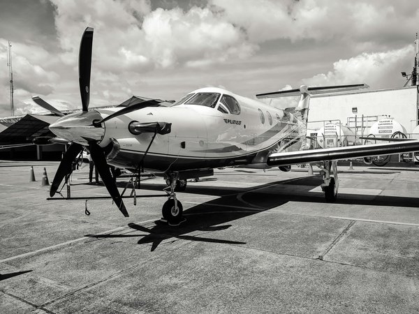 Experience the cirrus jet: revolutionizing light aviation